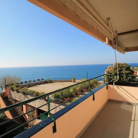 Apartment House La Scogliera *